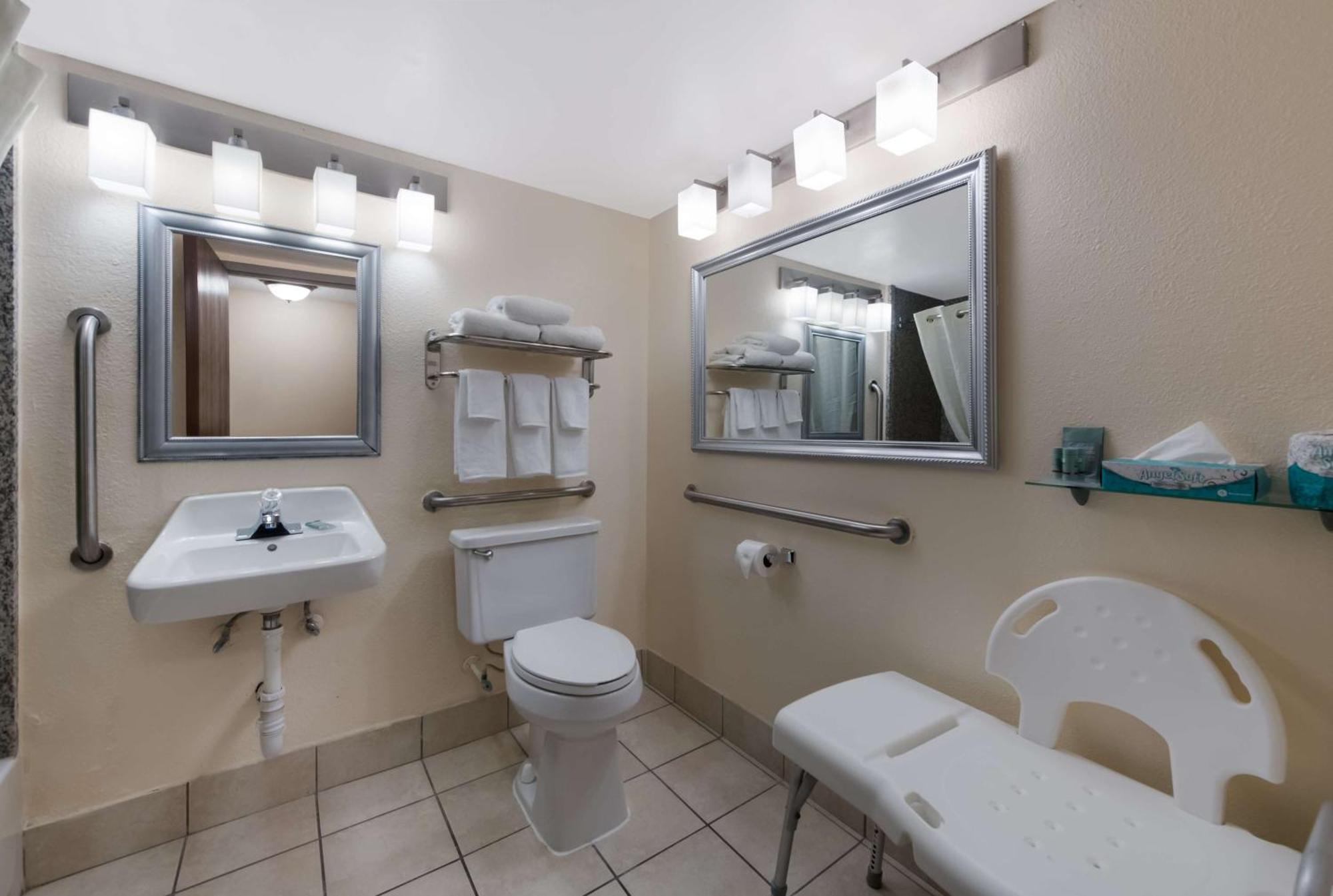 Best Western Hampton Coliseum Inn Экстерьер фото